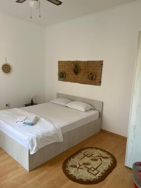 Casa Gazde/Camere de închiriat